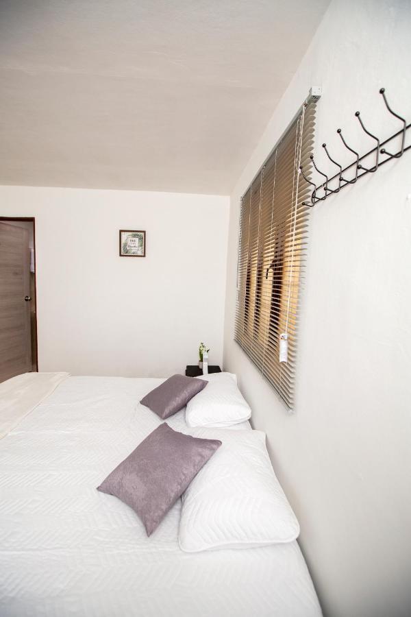 Komodo Alojamiento- Hostal Autoservicio, Ubicado Cerca Al Centro Historico - Bano Privado, Wifi , Cama 2X2 Y Agua Caliente Y Cocina Compartida Popayán Eksteriør billede