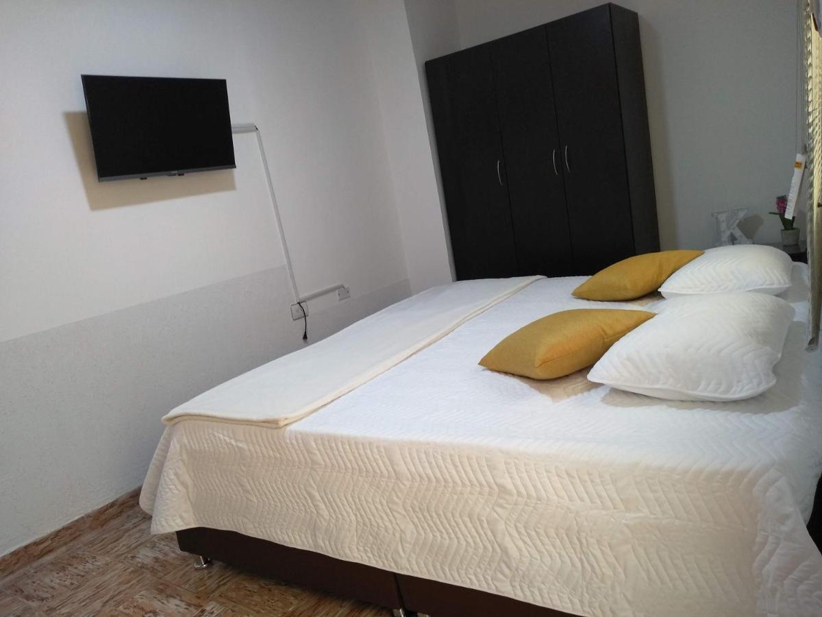 Komodo Alojamiento- Hostal Autoservicio - Ubicado Muy Cerca Al Centro Historico -Habitaciones Con Bano Privado, Wifi , Cama 2X2 Popayán Eksteriør billede