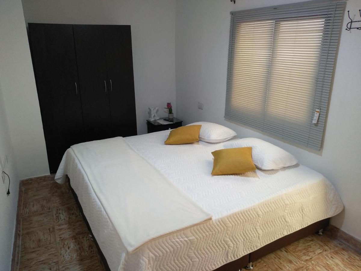 Komodo Alojamiento- Hostal Autoservicio, Ubicado Cerca Al Centro Historico - Bano Privado, Wifi , Cama 2X2 Y Agua Caliente Y Cocina Compartida Popayán Eksteriør billede