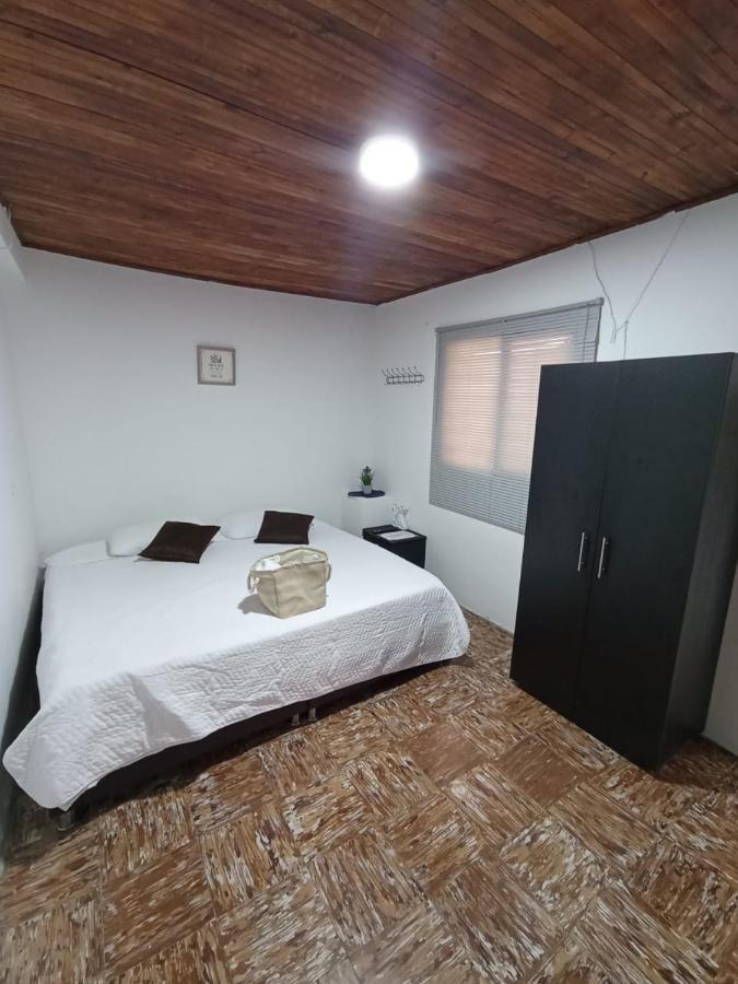 Komodo Alojamiento- Hostal Autoservicio, Ubicado Cerca Al Centro Historico - Bano Privado, Wifi , Cama 2X2 Y Agua Caliente Y Cocina Compartida Popayán Eksteriør billede