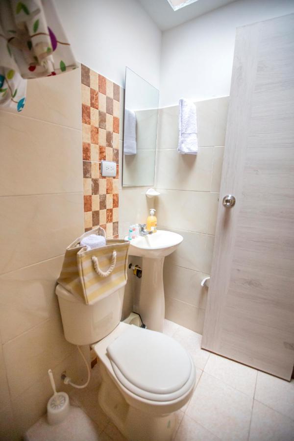 Komodo Alojamiento- Hostal Autoservicio, Ubicado Cerca Al Centro Historico - Bano Privado, Wifi , Cama 2X2 Y Agua Caliente Y Cocina Compartida Popayán Eksteriør billede