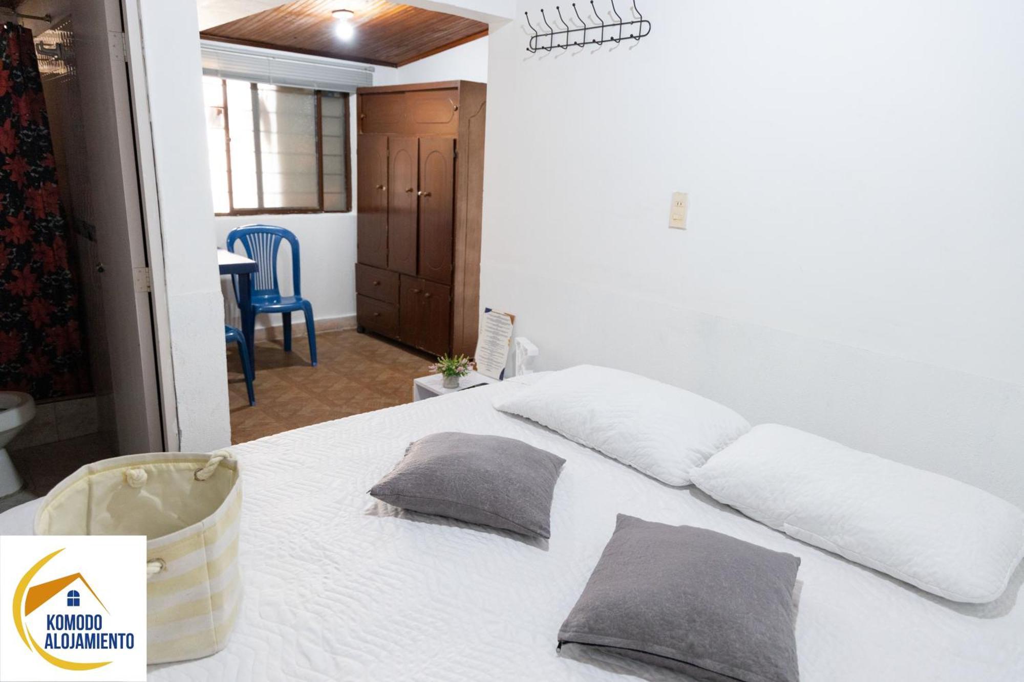 Komodo Alojamiento- Hostal Autoservicio, Ubicado Cerca Al Centro Historico - Bano Privado, Wifi , Cama 2X2 Y Agua Caliente Y Cocina Compartida Popayán Eksteriør billede