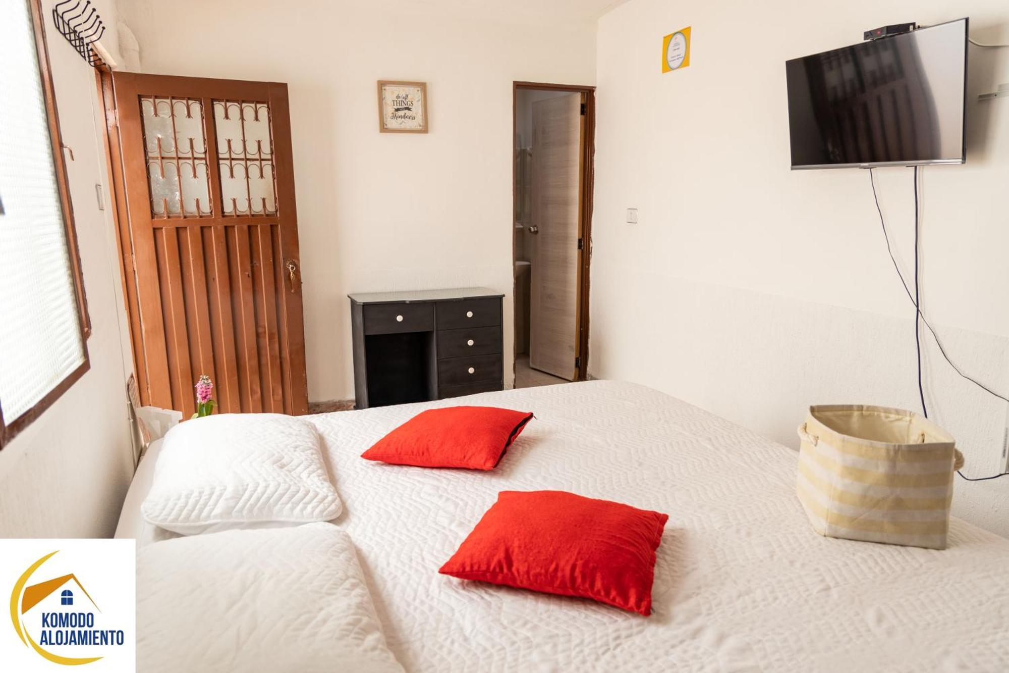 Komodo Alojamiento- Hostal Autoservicio, Ubicado Cerca Al Centro Historico - Bano Privado, Wifi , Cama 2X2 Y Agua Caliente Y Cocina Compartida Popayán Eksteriør billede